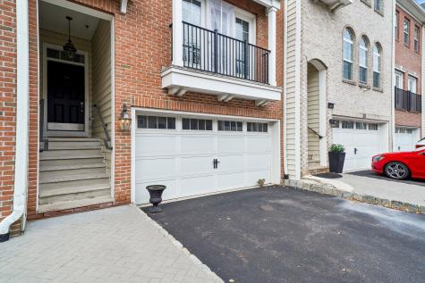 21 Creekside Court Secaucus NJ 07094