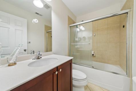 21 Creekside Court Secaucus NJ 07094