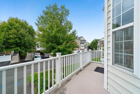 21 Creekside Court Secaucus NJ 07094