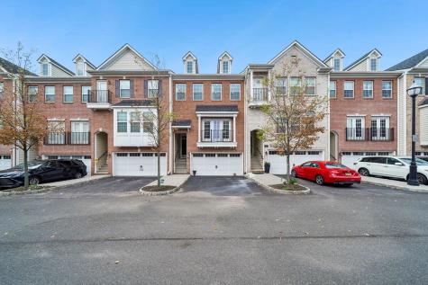 21 Creekside Court Secaucus NJ 07094