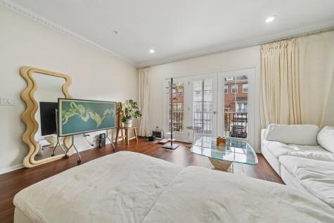 21 Creekside Court Secaucus NJ 07094