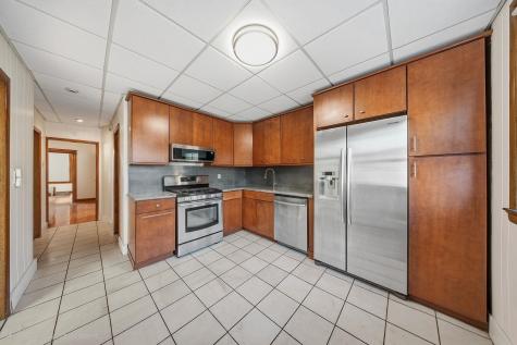 23 Willow Street Bayonne NJ 07002-4704