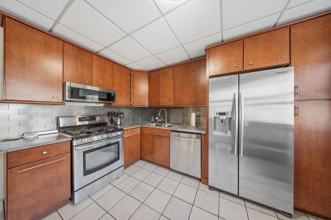 23 Willow Street Bayonne NJ 07002-4704