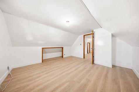 23 Willow Street Bayonne NJ 07002-4704