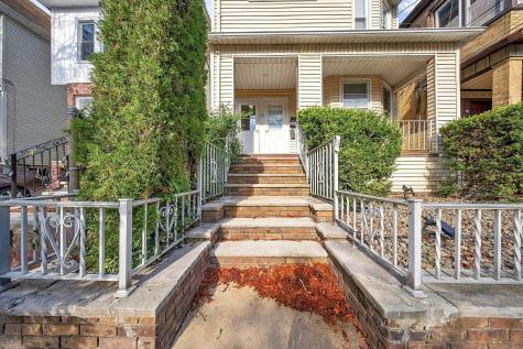 23 Willow Street Bayonne NJ 07002-4704