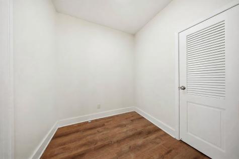 23 Willow Street Bayonne NJ 07002-4704