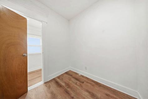 23 Willow Street Bayonne NJ 07002-4704