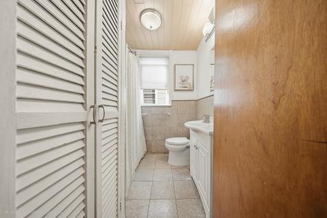 23 Willow Street Bayonne NJ 07002-4704