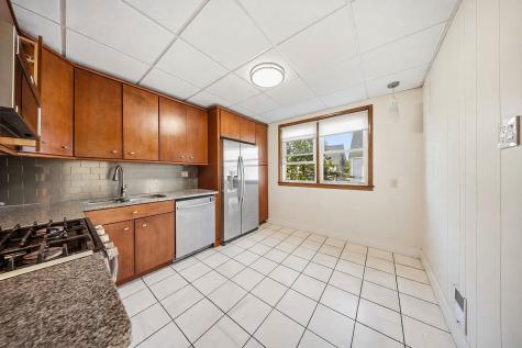 23 Willow Street Bayonne NJ 07002-4704
