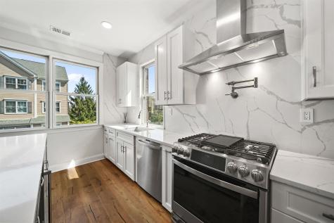 402 Kingston Court West New York NJ 07093
