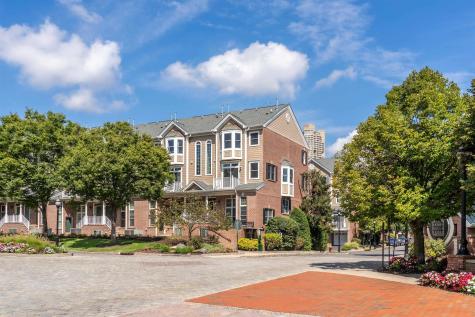 402 Kingston Court West New York NJ 07093