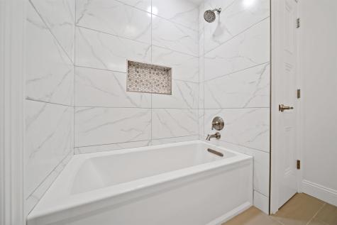 402 Kingston Court West New York NJ 07093