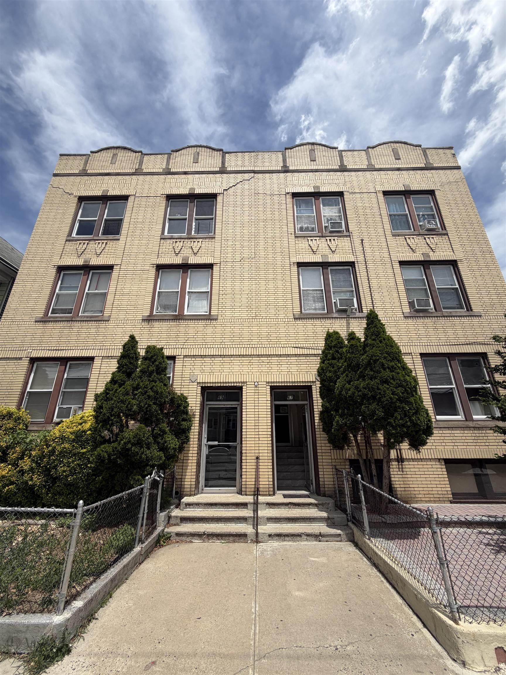 67 West 53rd Street Bayonne NJ 07002