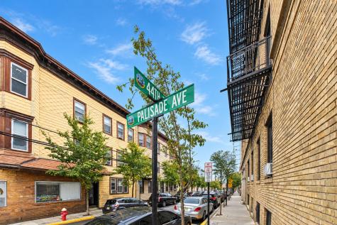 217 44th Street Union City NJ 07087