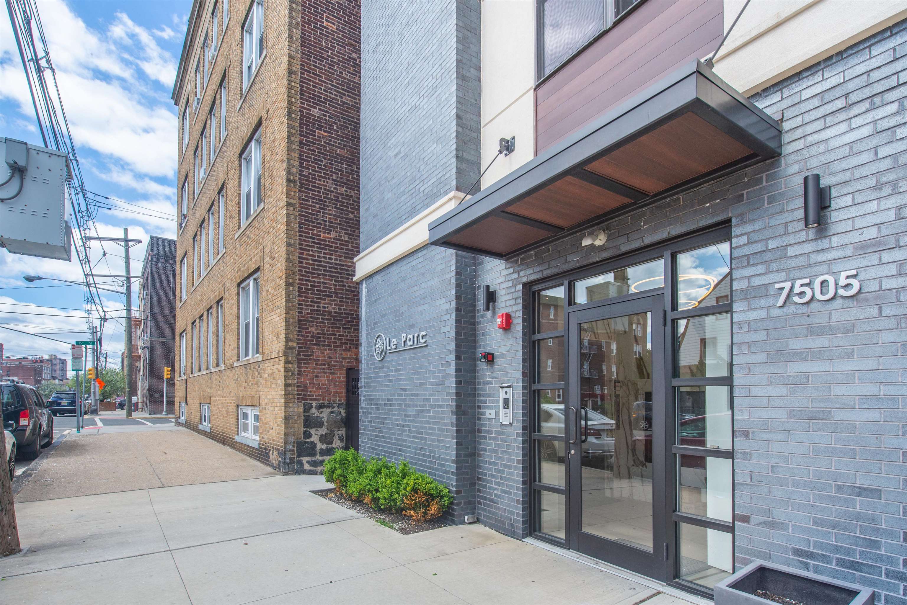 7505 Park Avenue North Bergen NJ 07047