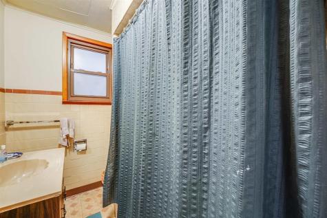 98 West 47th Street Bayonne NJ 07001