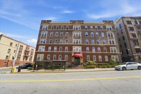 6045 Boulevard East West New York NJ 07093