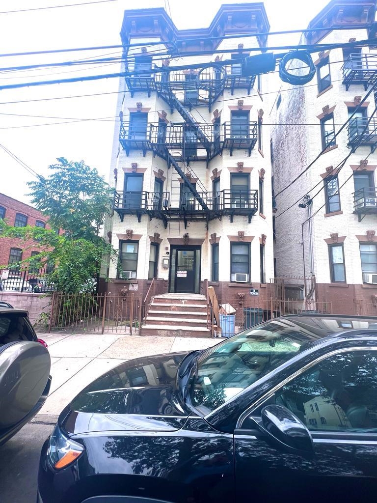 66 Tuers Avenue Jersey City NJ 07306-0000
