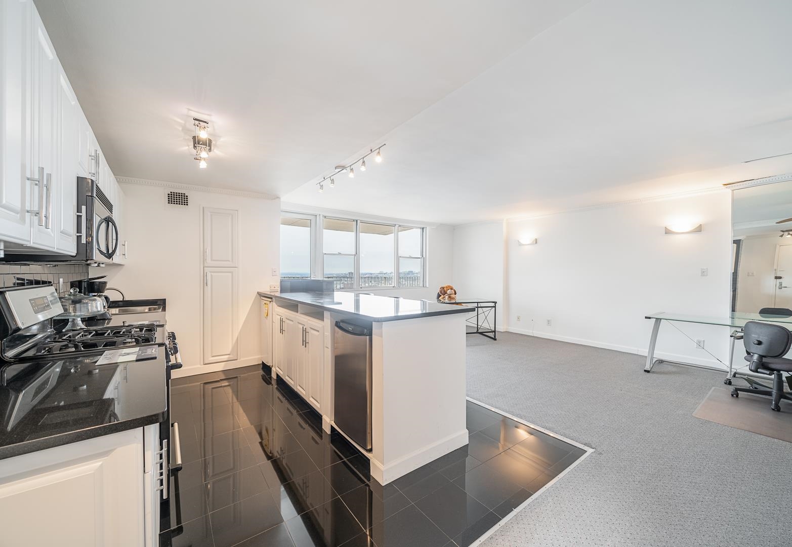 6040 Boulevard East West New York NJ 07093