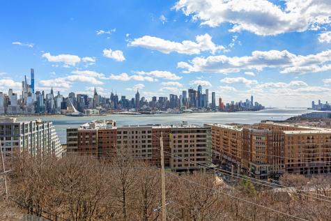 6040 Boulevard East West New York NJ 07093