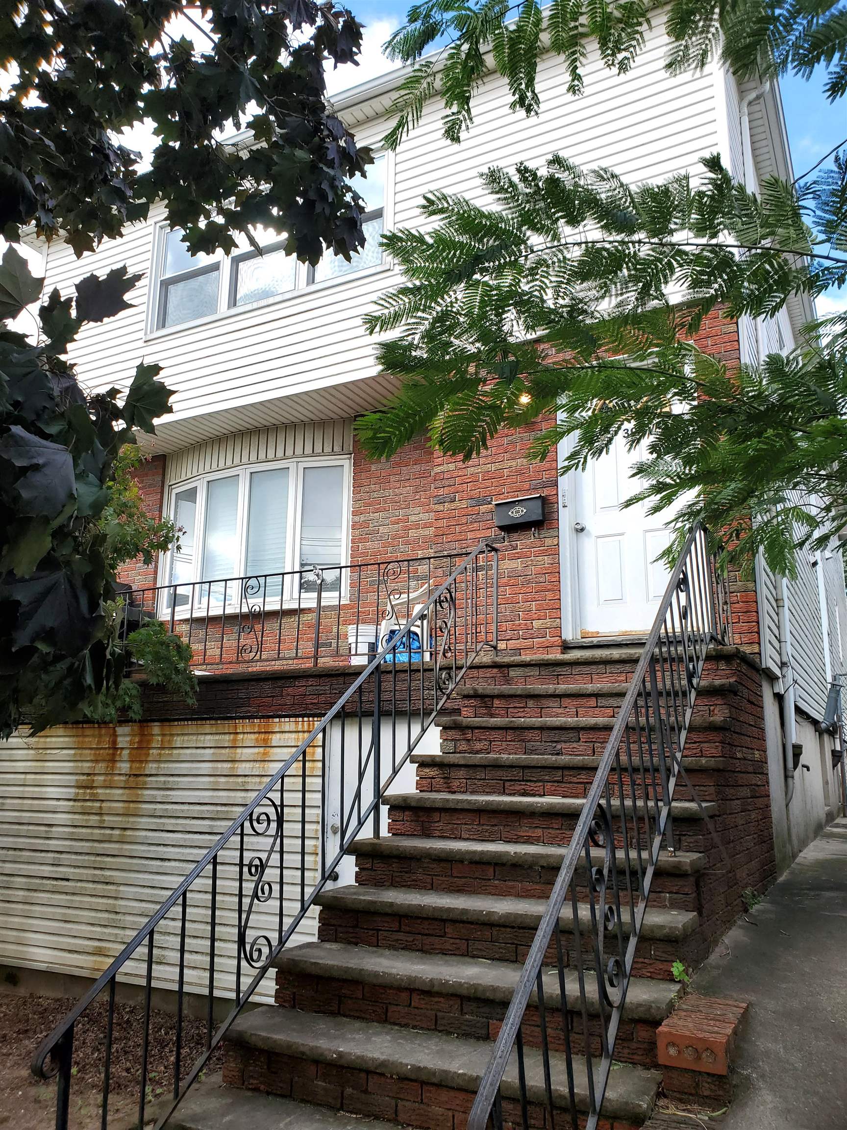 39 Lexington Avenue Bayonne NJ 07002-4211