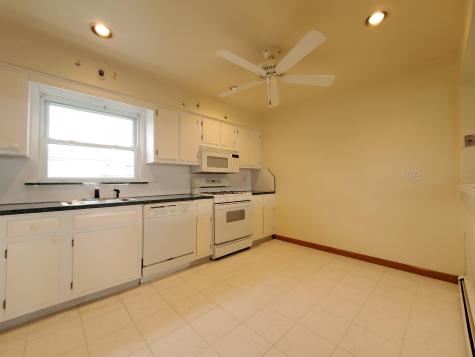 39 Lexington Avenue Bayonne NJ 07002-4211