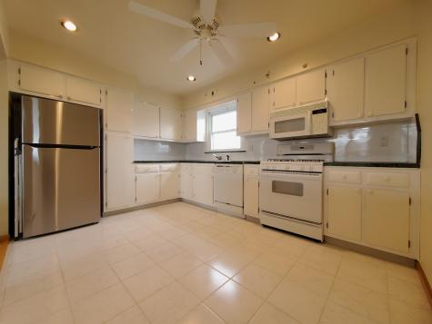 39 Lexington Avenue Bayonne NJ 07002-4211
