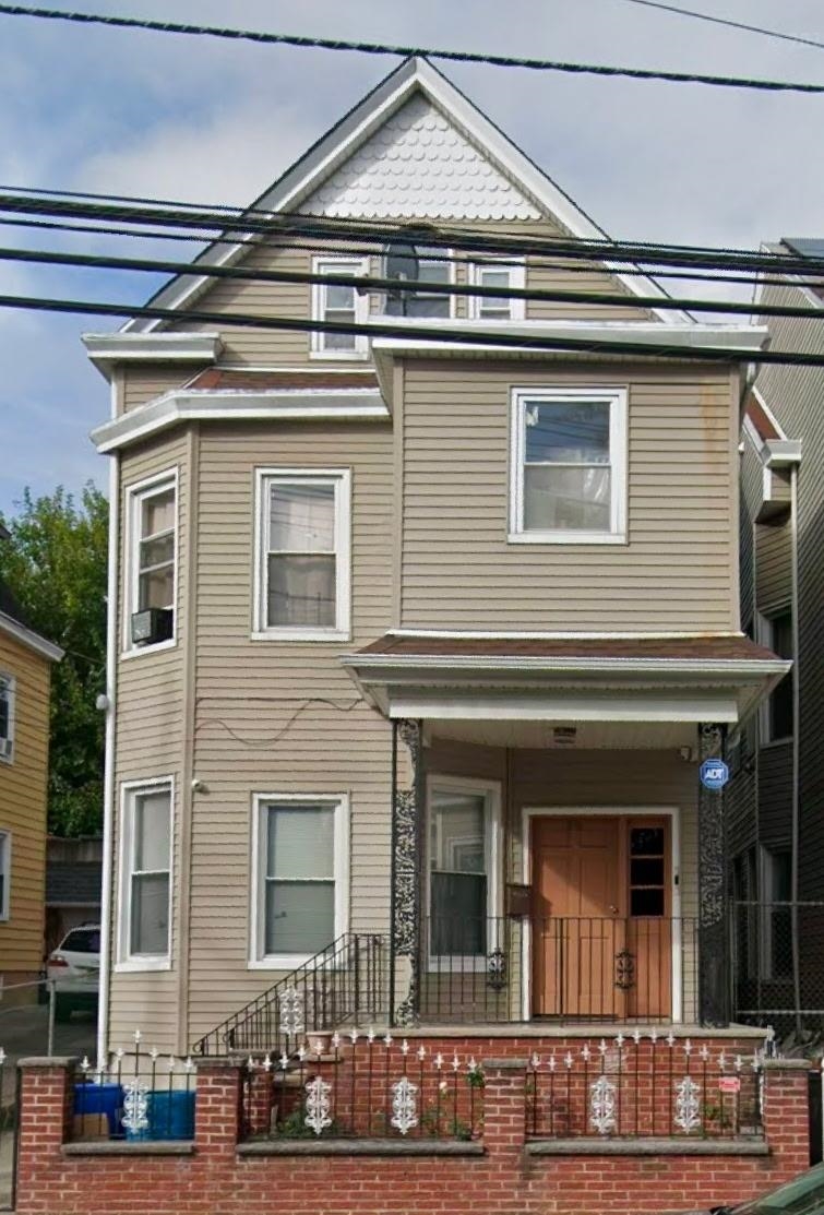 818 Madison Avenue Paterson NJ 07501