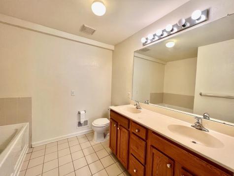 6 Mcmartin Court Jersey City NJ 07305