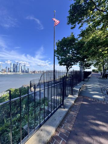118 Parkview Avenue Weehawken NJ 07086