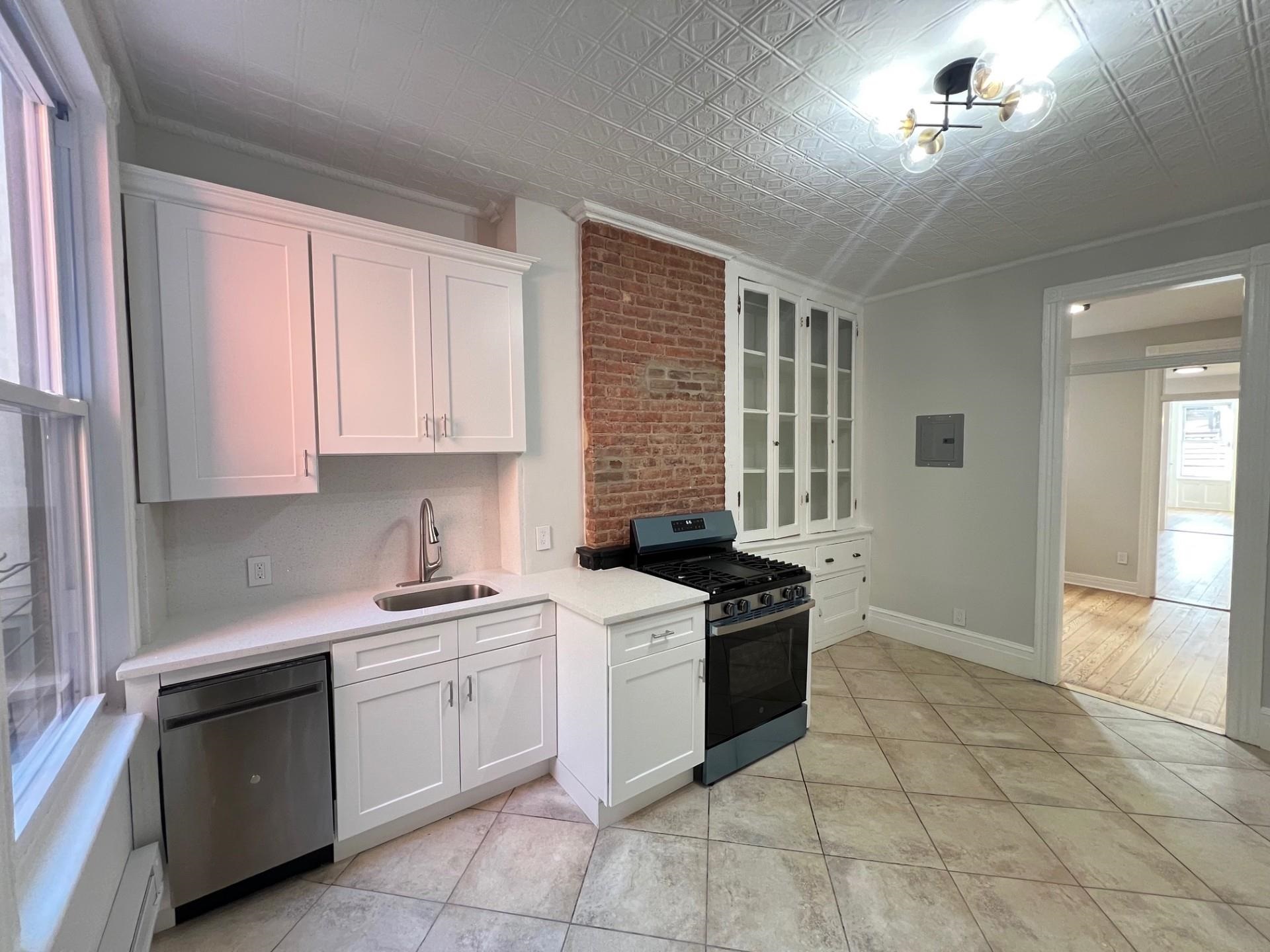492 Monmouth Street Jersey City NJ 07302