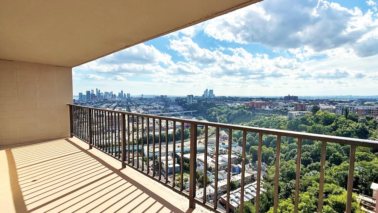 380 Mountain Road Union City NJ 07087