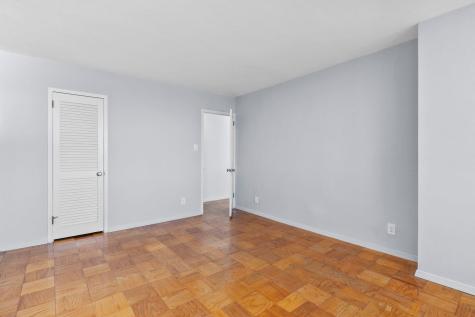 6040 Boulevard East West New York NJ 07093