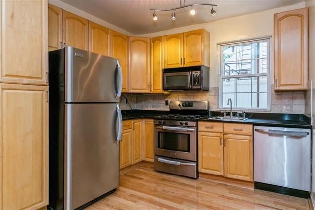 320 6th Street Union City NJ 07087