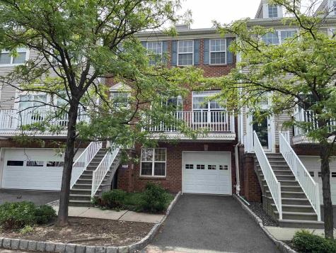 8 Mcmartin Court Jersey City NJ 07305