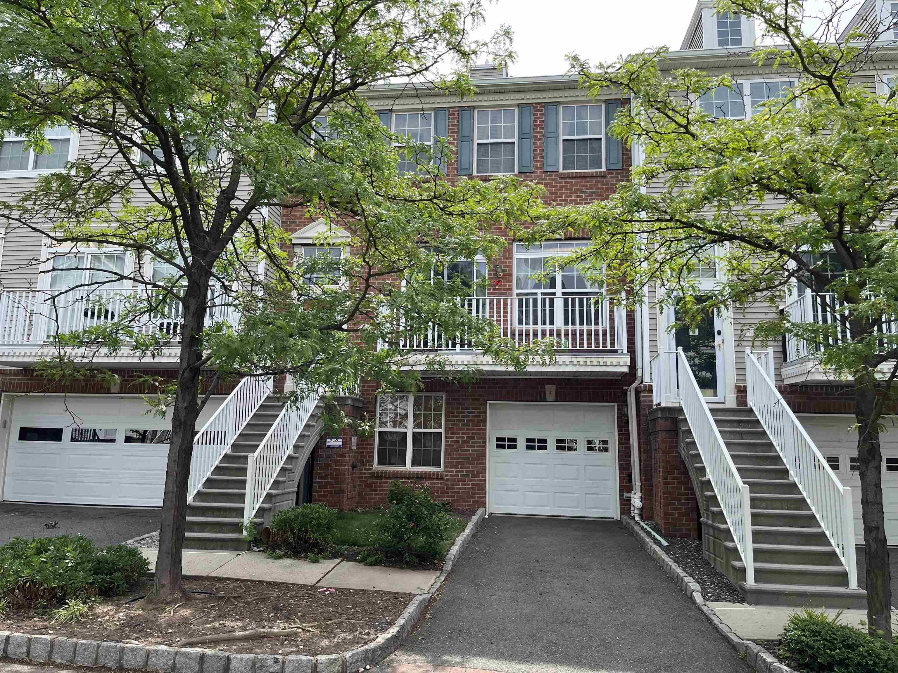 8 Mcmartin Court Jersey City NJ 07305