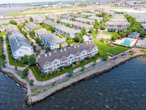 8 Mcmartin Court Jersey City NJ 07305