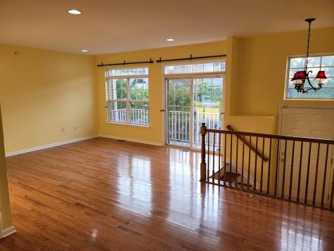 8 Mcmartin Court Jersey City NJ 07305