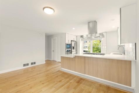 6 Grand Cove Way Edgewater NJ 07020