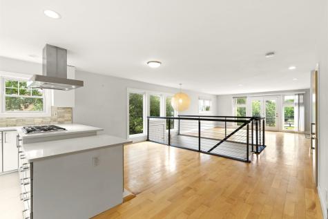 6 Grand Cove Way Edgewater NJ 07020