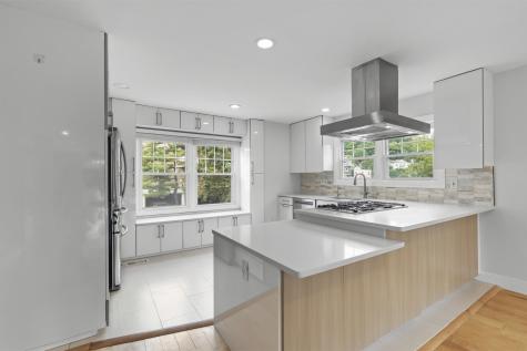 6 Grand Cove Way Edgewater NJ 07020