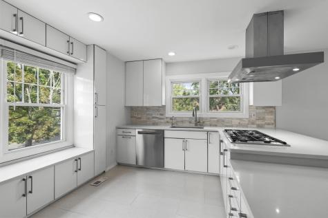 6 Grand Cove Way Edgewater NJ 07020