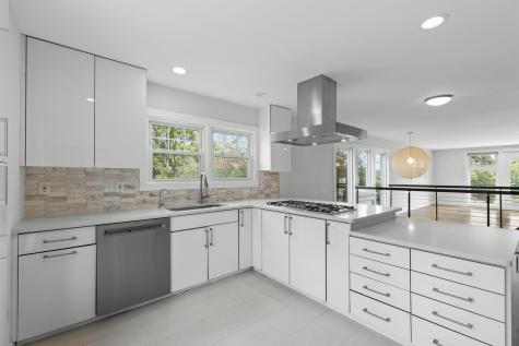 6 Grand Cove Way Edgewater NJ 07020