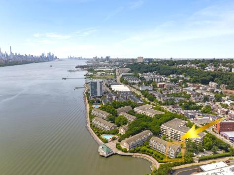 6 Grand Cove Way Edgewater NJ 07020