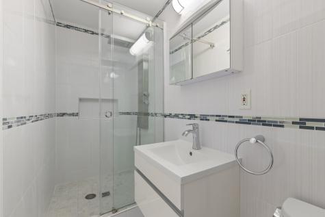 6 Grand Cove Way Edgewater NJ 07020
