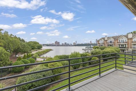 6 Grand Cove Way Edgewater NJ 07020