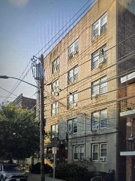 31-33 66th Street West New York NJ 07093