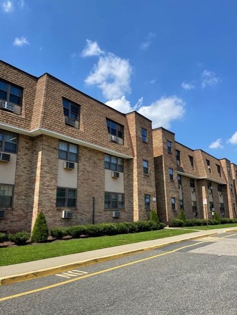 220 Meadow Lane Secaucus NJ 07094