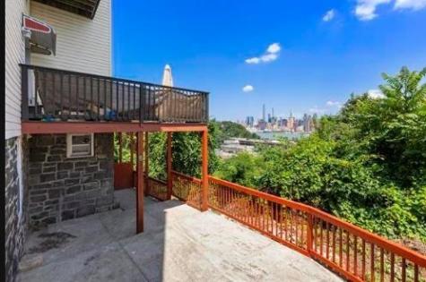 5 Oak Street Weehawken NJ 07086