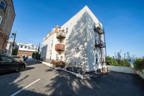 5 Oak Street Weehawken NJ 07086